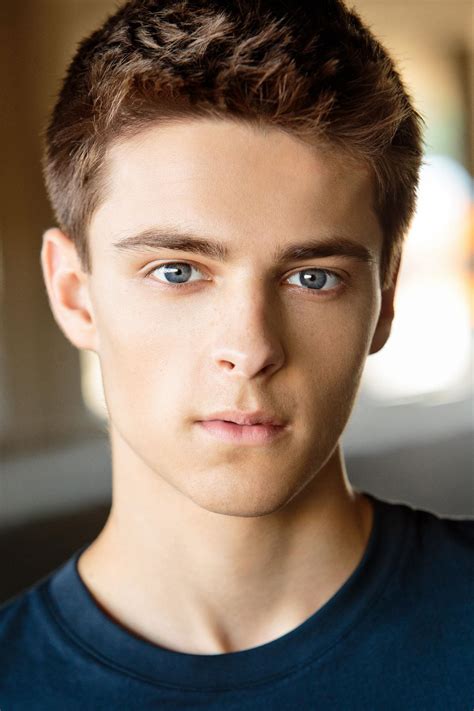 Corey Fogelmanis - FilmAffinity