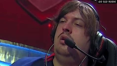 Dosia lookin lika a real gentleman : r/GlobalOffensive