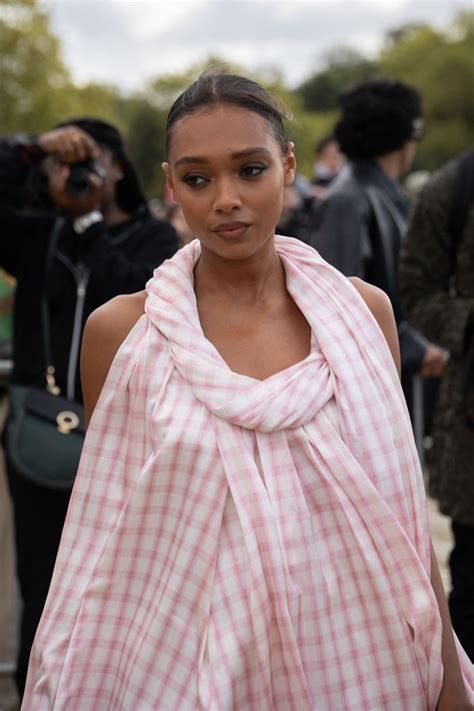 SOPHIE WILDE Arrives at Loewe Show at Paris Fashion Week 09/27/2024
