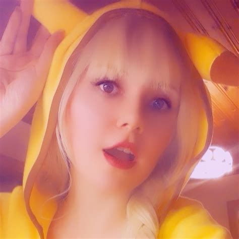 Your sexy gamer waifu has arrived! : r/nerdygirls