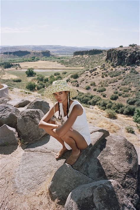 Ivy Bloom Holiday Bucket — Prism Boutique