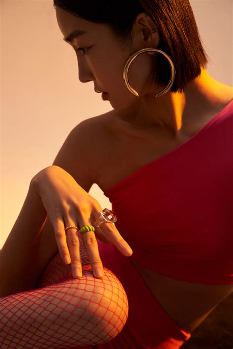 莎日娜|Sharina SS2022 LOOK_摄影师黄卷卷-站酷ZCOOL