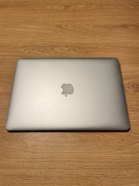 MacBook Air 13 (Early 2015) prenosni računalnik Apple