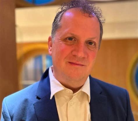 2 Democrats have different ideas about how to handle a potential ICE