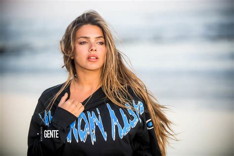 Natalie Pérez habla del miedo a sufrir por amor, los romances