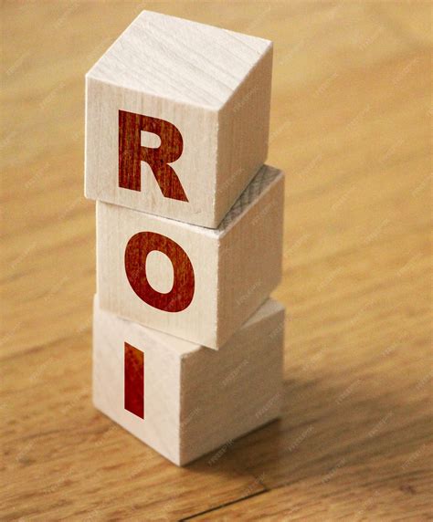 Premium Photo | Roi letters meaning return on investment on wooden