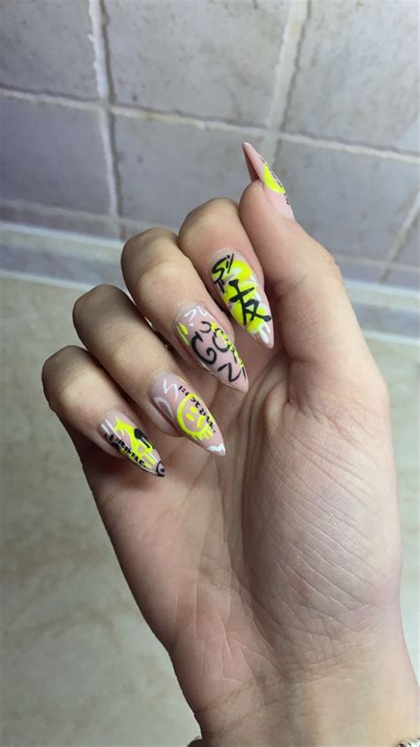Маникюр гель-лак дизайн граффити 2020 manicure trend ногти арт | Nägel ...