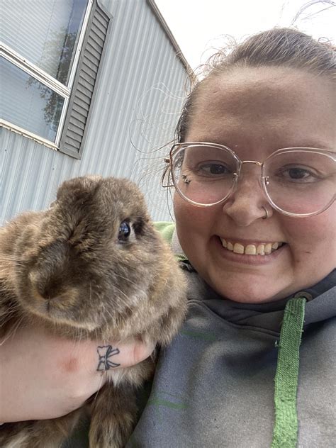 Help please!!! : r/Rabbits