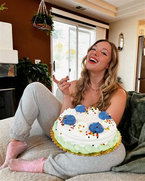 Autumn Nelson Bio, Age, Career, Net Worth, Height, Education,