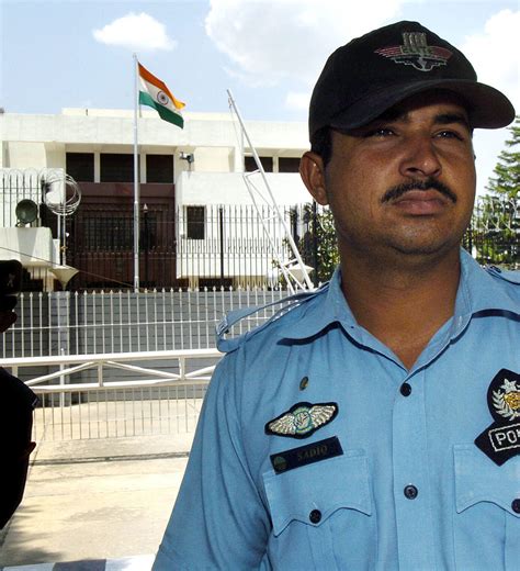 Three Indian Diplomats Leave Pakistan Amid Spy Scandal - Reports - 08.