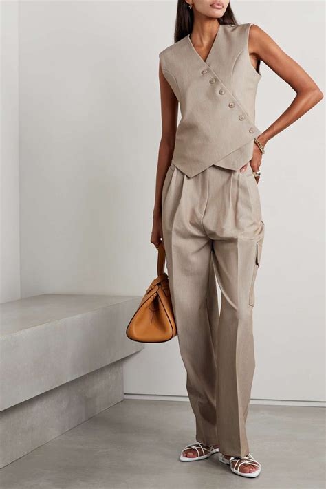 Pin by Valeria Ponomareva on outfits | Vest outfits for women, Vest ...