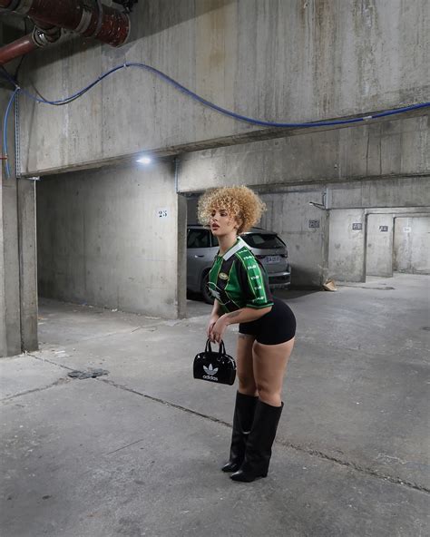 23 🍀 | Paris vs Montreal 🤭 #paris #montreal #canada #outfit | Instagram