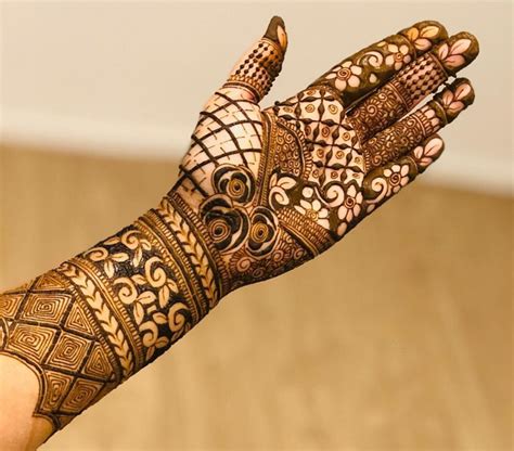 10+ Special Mehndi Designs For Karwa Chauth 2023