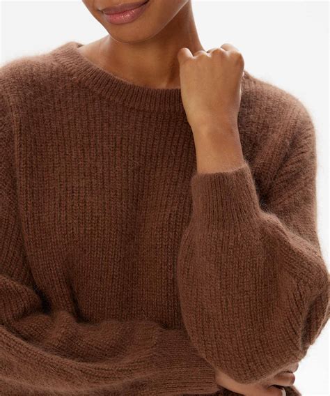 Свитер oversize из ангоры — EVDOKIA