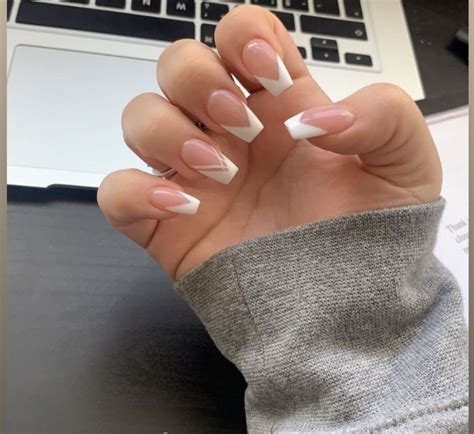 French Tips V shaped | White tip nails, French tip acrylic nails ...