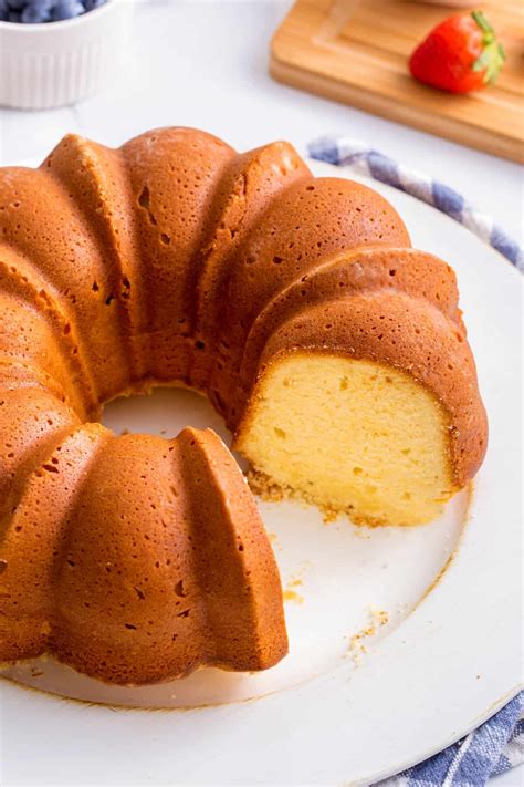 cream cheese lemon pound cake 3