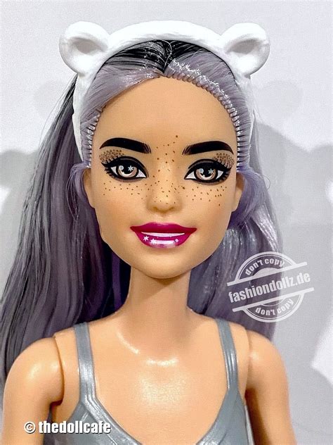 2022 Cutie Reveal Wave 3 Polar Bear Barbie #HJL64 - Fashiondollz.info