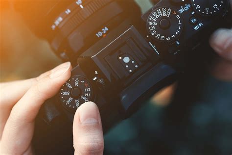 FAQ: What Is a Mirrorless Camera? - 42West