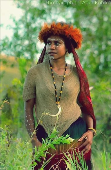 perempuan suku dani wandikbo bael