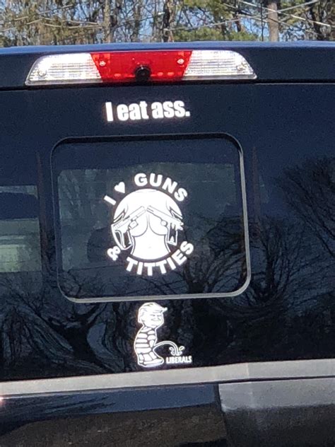 This guy loves tits, guns, Trump and eating ass : r/pics