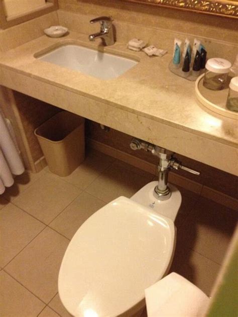 22 Hilarious Bathroom Design Fails You Have To See To Believe