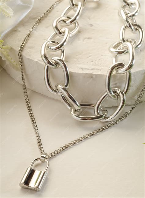 fashion jewelry large silver double chain   lock   white