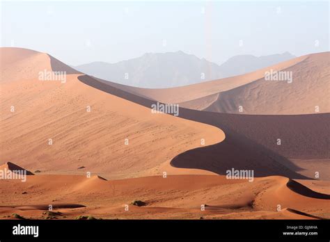 travel desert wasteland Stock Photo - Alamy