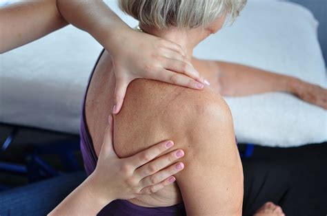 Treating A Frozen Shoulder Through Massage Therapy | Blys