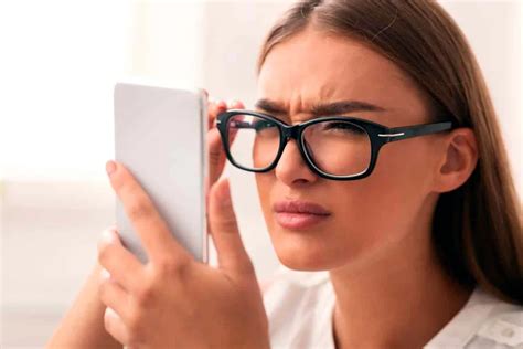 Как защитить зрение во время использования смартфона?