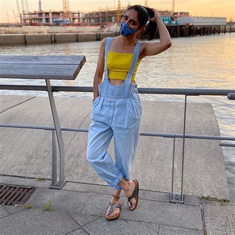 Pegah Ferydoni's feet