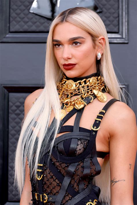 Dua Lipa Reveals A Major Hair Transformation On The Grammys Red Carpet