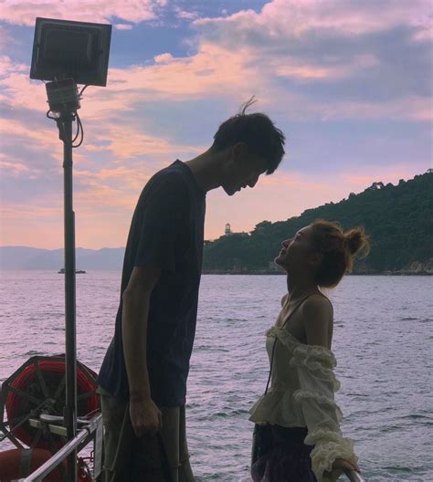 “最萌身高差”情侣火了，男友身高208厘米，满街人都看他们|身高|情侣|社团_新浪新闻