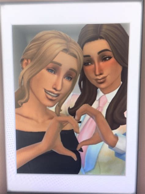 sorry for the low quality images but look at my new sims couple