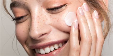 How to Change How You Feel About Your Pores | ELLE Canada Magazine ...