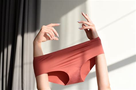 How to use a tampon: your simple 12 step guide, complete with pictures