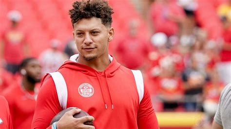 $70,000,000 Worth 'Sneakerhead' Patrick Mahomes Once Boasted About His ...