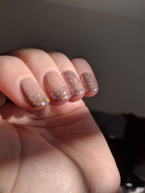 Nude with a rose-gold glitter fade : Nails