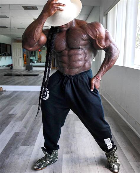 world bodybuilders pictures: american bodybuilder Kai Greene from