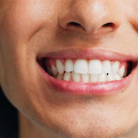 All About Ethan Dawes, Kaitlyn Dever's Boyfriend - Parade