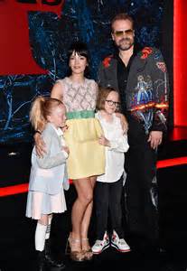 Lily Allen utleverer sin utro ektemann. Det elsker internett.