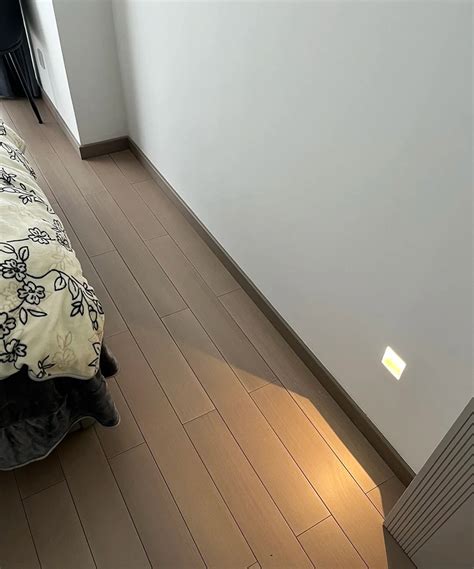 setting  standard  stair light installation