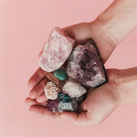 The 7 best Instagram accounts to learn about the benefits of crystals | Vogue France