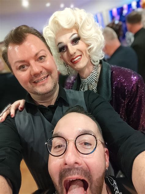 Vanity Fox - Loved seeing back all the (girl)friends | Facebook