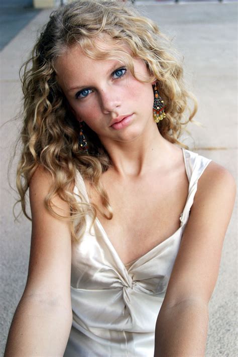 How To Take A Glamour Shot Like Teenage Taylor Swift