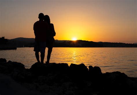 Les quatre grandes étapes du couple : comment gérer les crises de ...