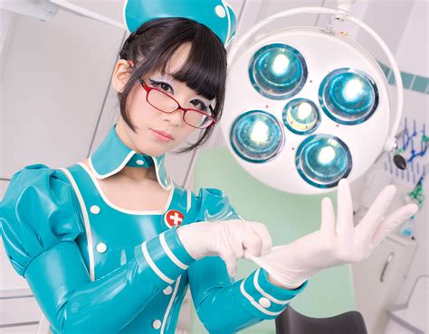 Your shiny nurse @eri_kitami : r/latexcosplay