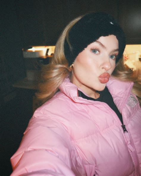 Claudia Walsh | i call this ‘posing around my box’ | Instagram