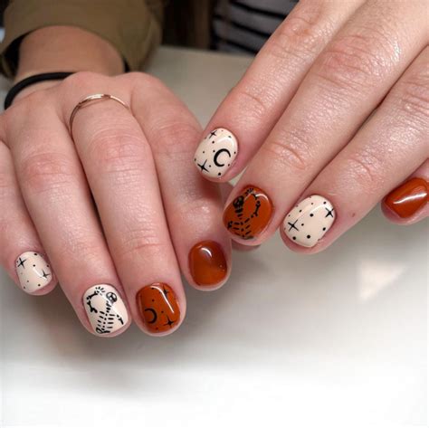 21 Spooky Orange And Black Halloween Nails - Lauren Erro