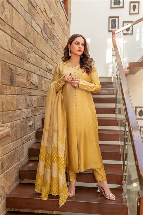 Yellow Shaded Sheesha Outfit