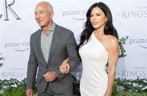 Jeff Bezos Fiancee Lauren Sanchez 'Blacked Out' When She Saw Ring